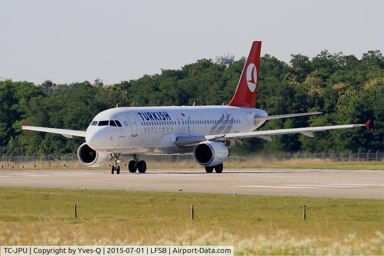 TC-JPU, 2009 Airbus A320-214 C/N 3896, Airbus A320-214, Lining up rwy 15, Bâle-Mulhouse-Fribourg airport (LFSB-BSL)
