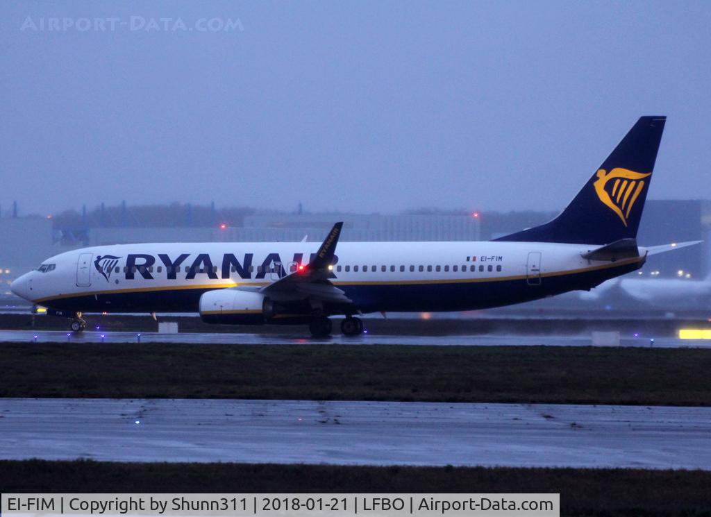 EI-FIM, 2015 Boeing 737-8AS C/N 61576, Lining up rwy 32R for departure from November 2