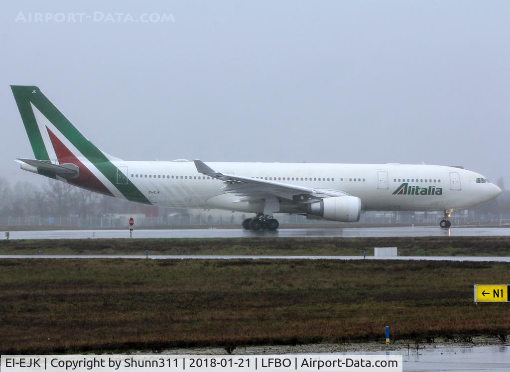 EI-EJK, 2011 Airbus A330-202 C/N 1252, Lining up rwy 32R for departure...