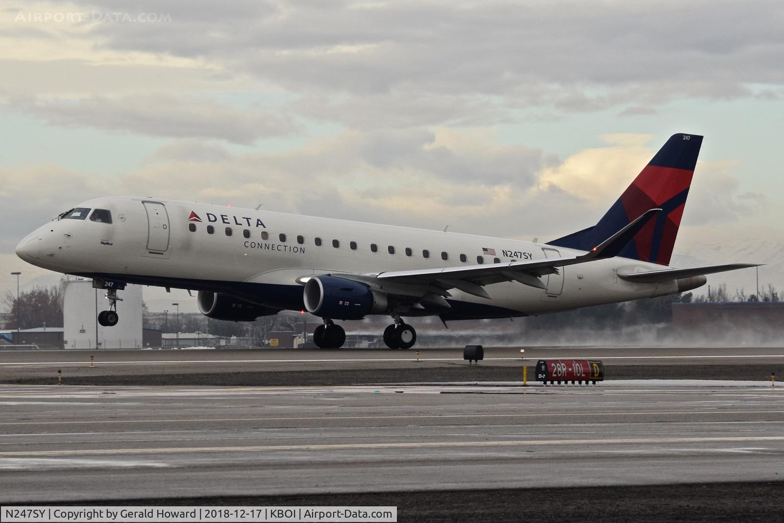 N247SY, 2016 Embraer 175LR (ERJ-170-200LR) C/N 17000608, Take off run on RWY 10L.