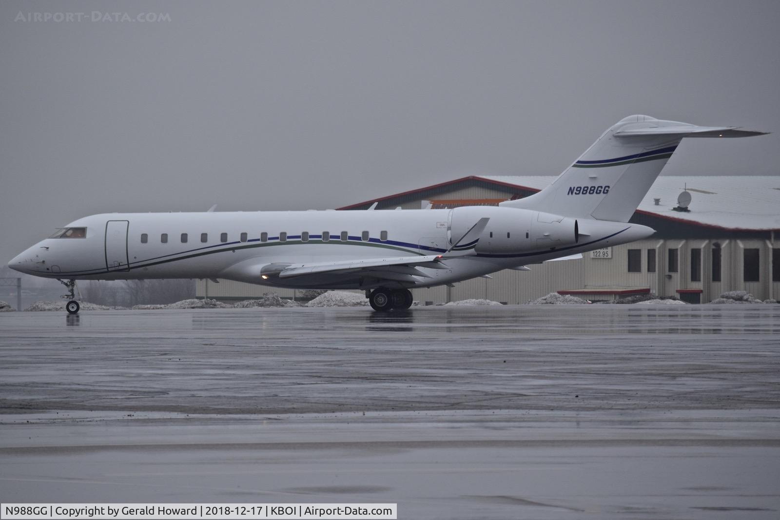 N988GG, 1998 Bombardier BD-700-1A10 Global Express C/N 9009, Taxiing from the north GA ramp.