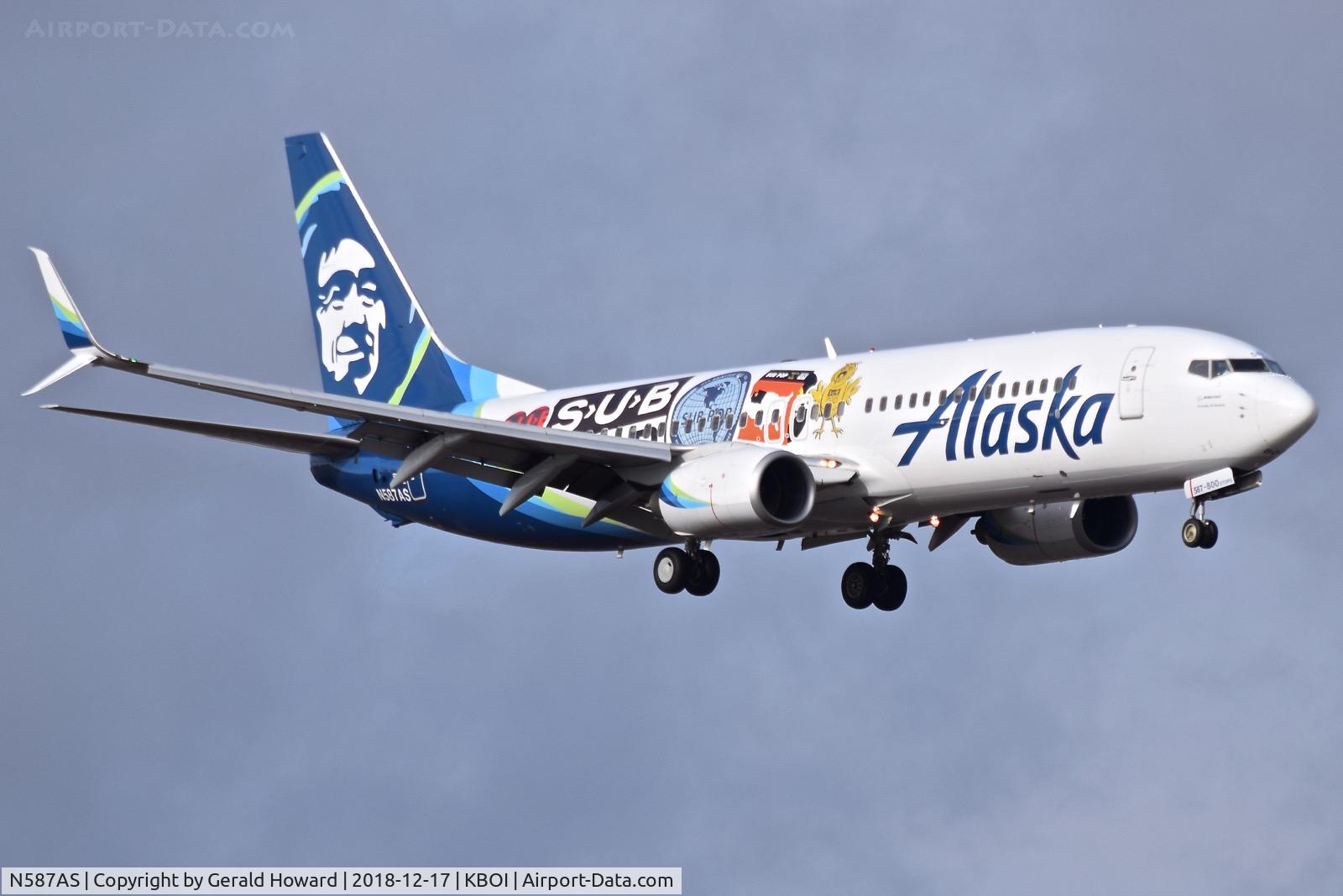 N587AS, 2007 Boeing 737-890 C/N 35684, APPROACH TO RWY 10L.
