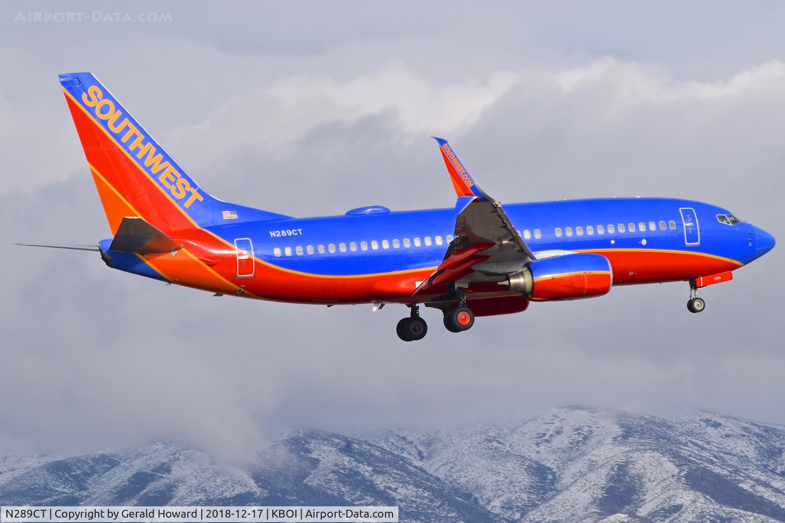 N289CT, 2007 Boeing 737-7H4 C/N 36633, Landing RWY 10L.