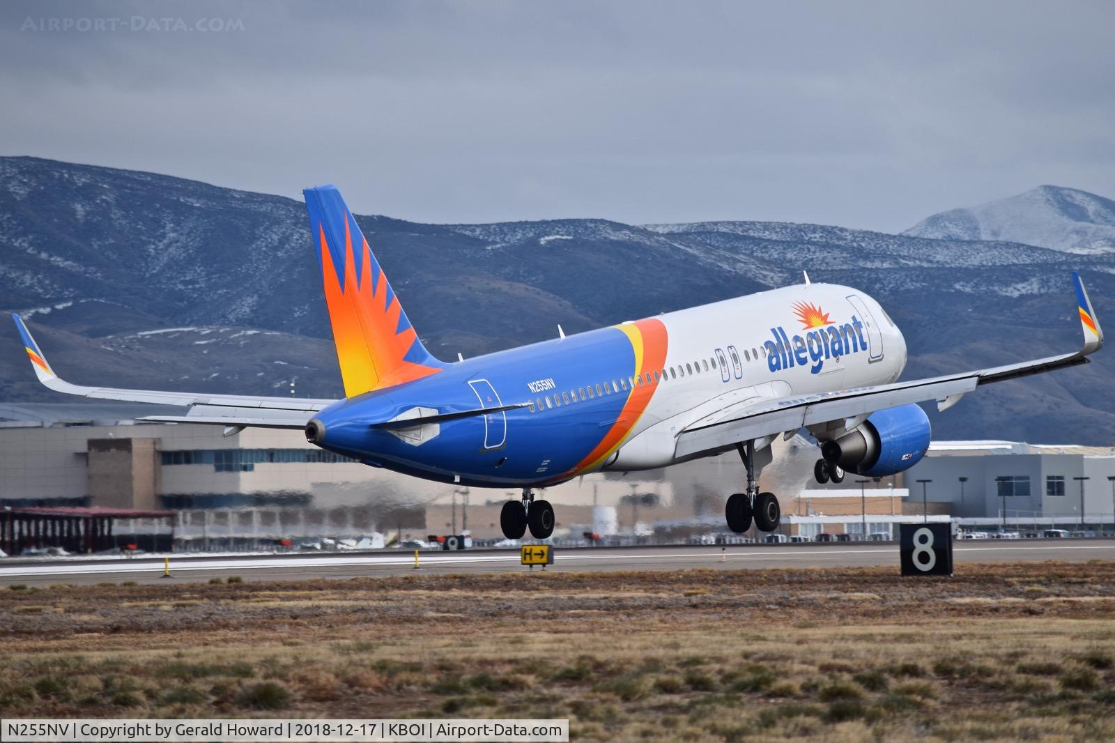 N255NV, 2017 Airbus A320-214 C/N 7989, Landing RWY 10L.