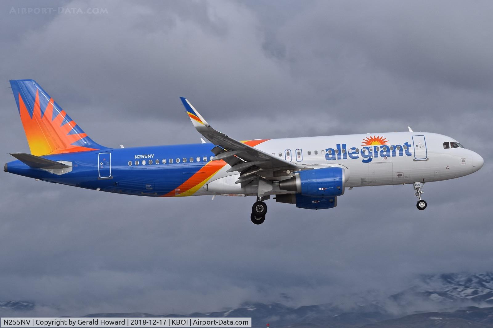 N255NV, 2017 Airbus A320-214 C/N 7989, landing RWY 10L.