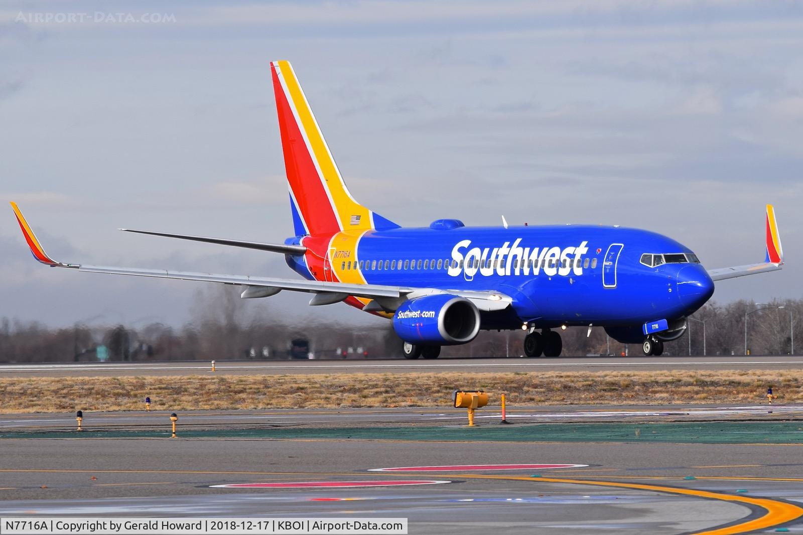 N7716A, 2005 Boeing 737-76N C/N 32662, Starting take off run on RWY 10R.