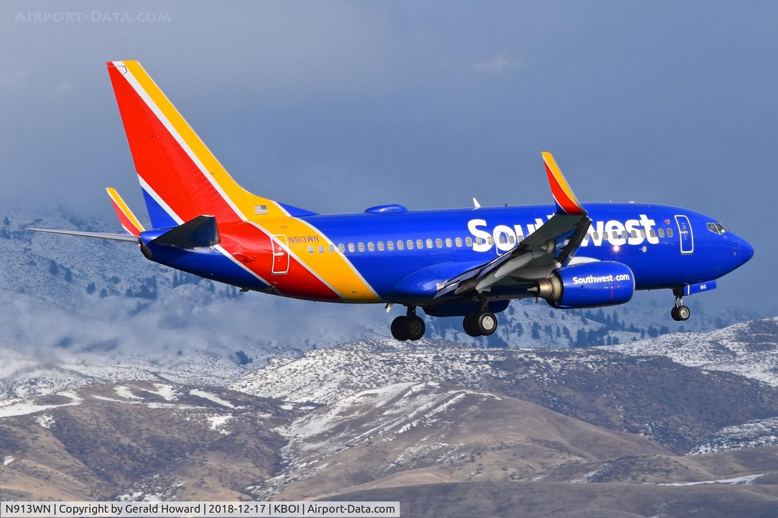 N913WN, 2008 Boeing 737-7H4 C/N 29840, Landing RWY 10L.