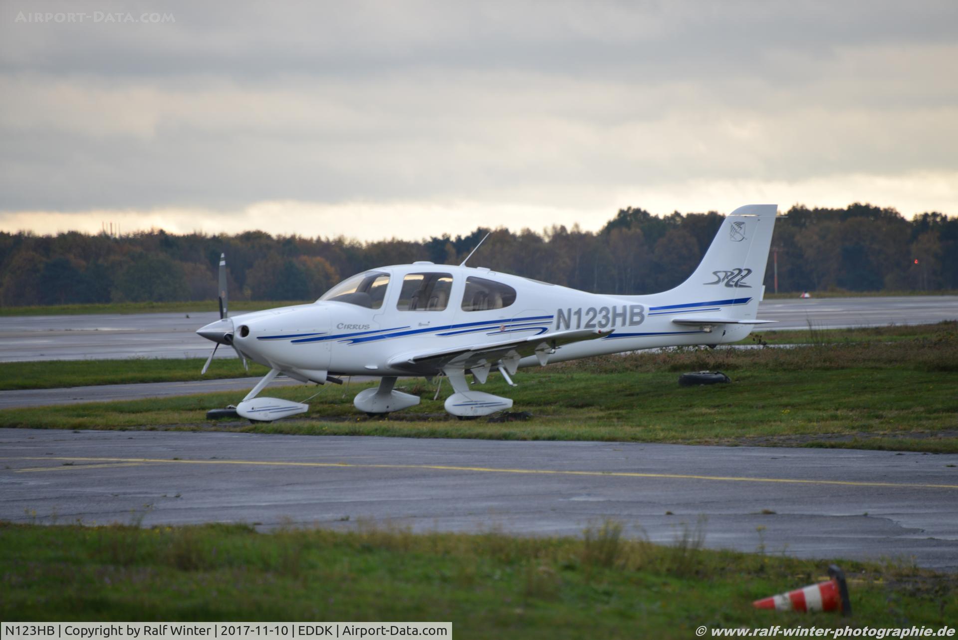N123HB, 2003 Cirrus SR22 C/N 0510, Cirrus Design SR-22 - Private - 0510 - N123HB - 10.11.2017 - CGN