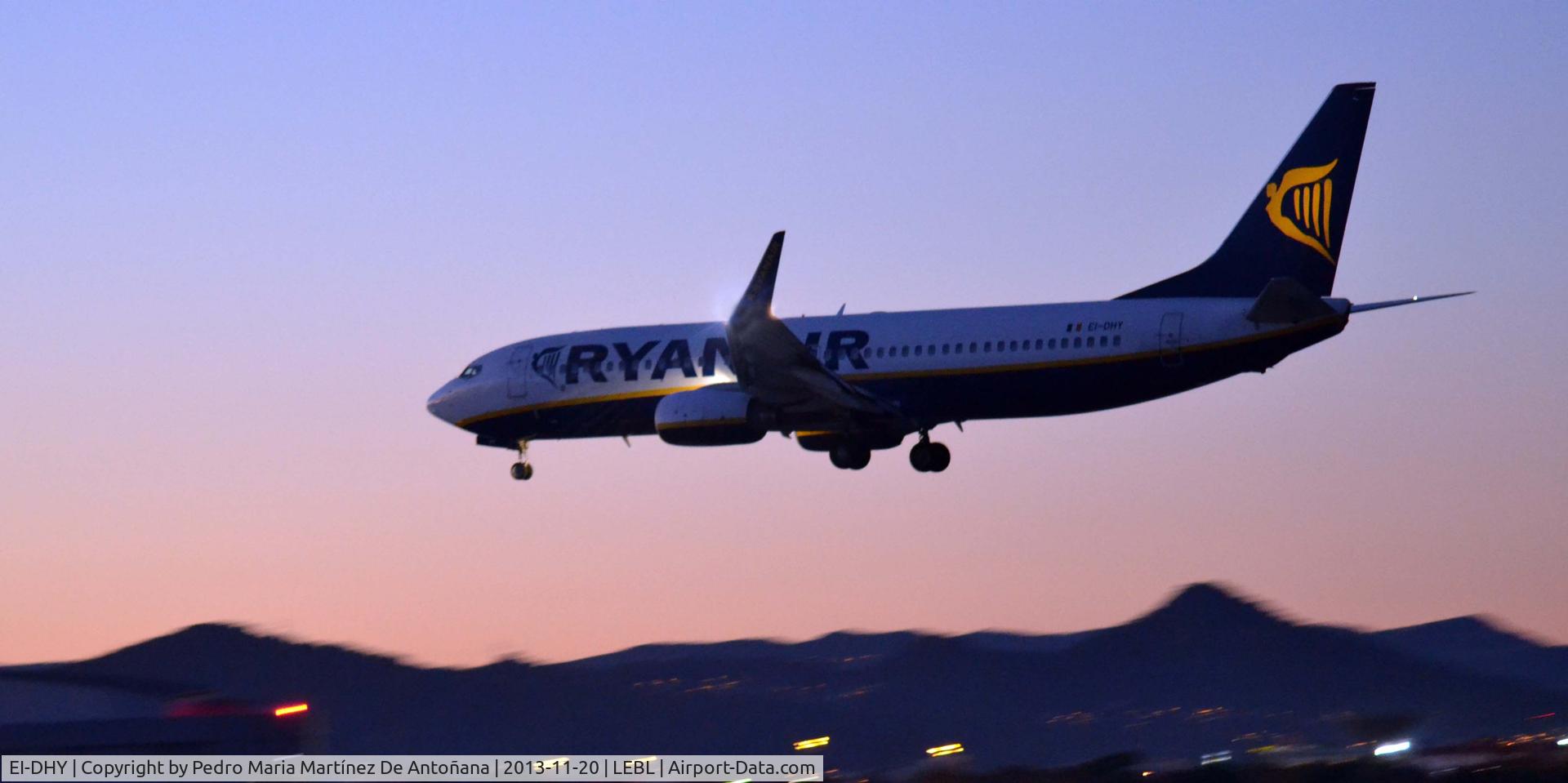 EI-DHY, 2005 Boeing 737-8AS C/N 33824, El Prat  -  Barcelona  -  España