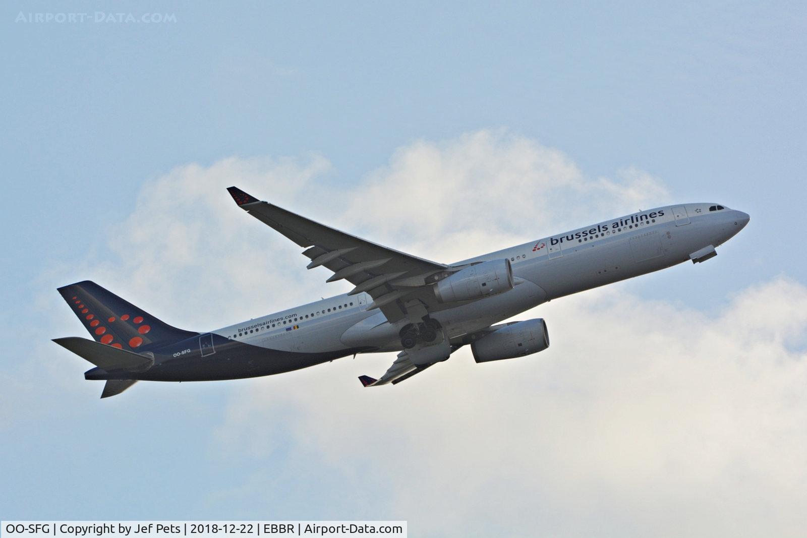 OO-SFG, 2009 Airbus A330-343E C/N 983, Departing Brussels.