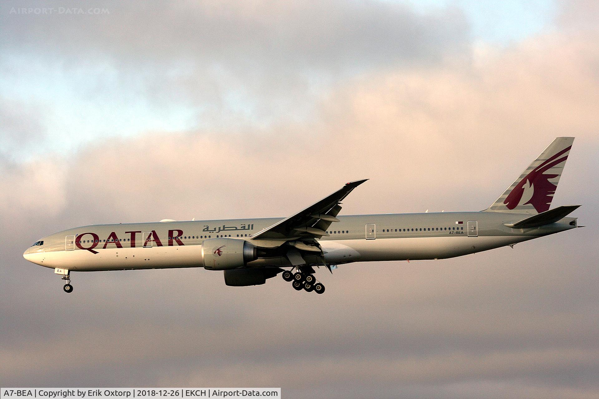 A7-BEA, 2013 Boeing 777-3DZ/ER C/N 41779, A7-BEA landing rw 22L
