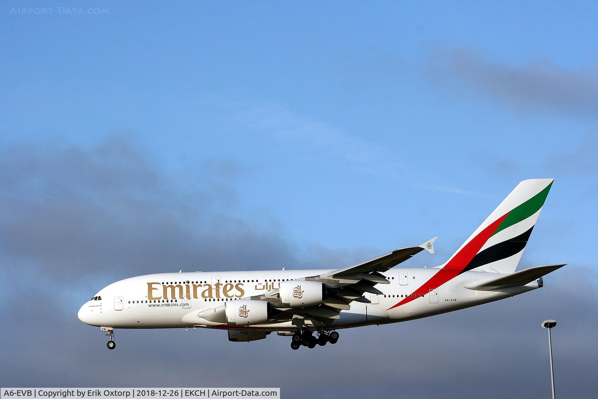 A6-EVB, 2014 Airbus A380-842 C/N 162, A6-EVB landing rw 22L
