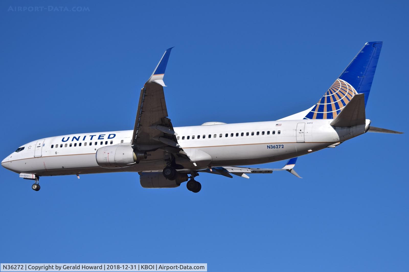 N36272, 2001 Boeing 737-824 C/N 31590, Landing RWY 28R.