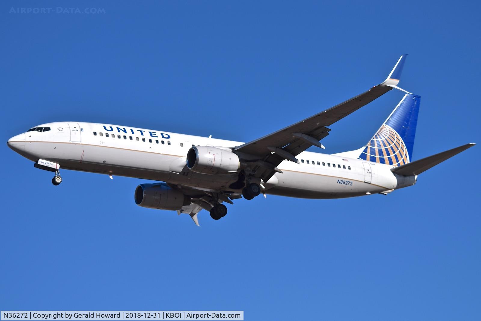 N36272, 2001 Boeing 737-824 C/N 31590, Landing RWY 28R.