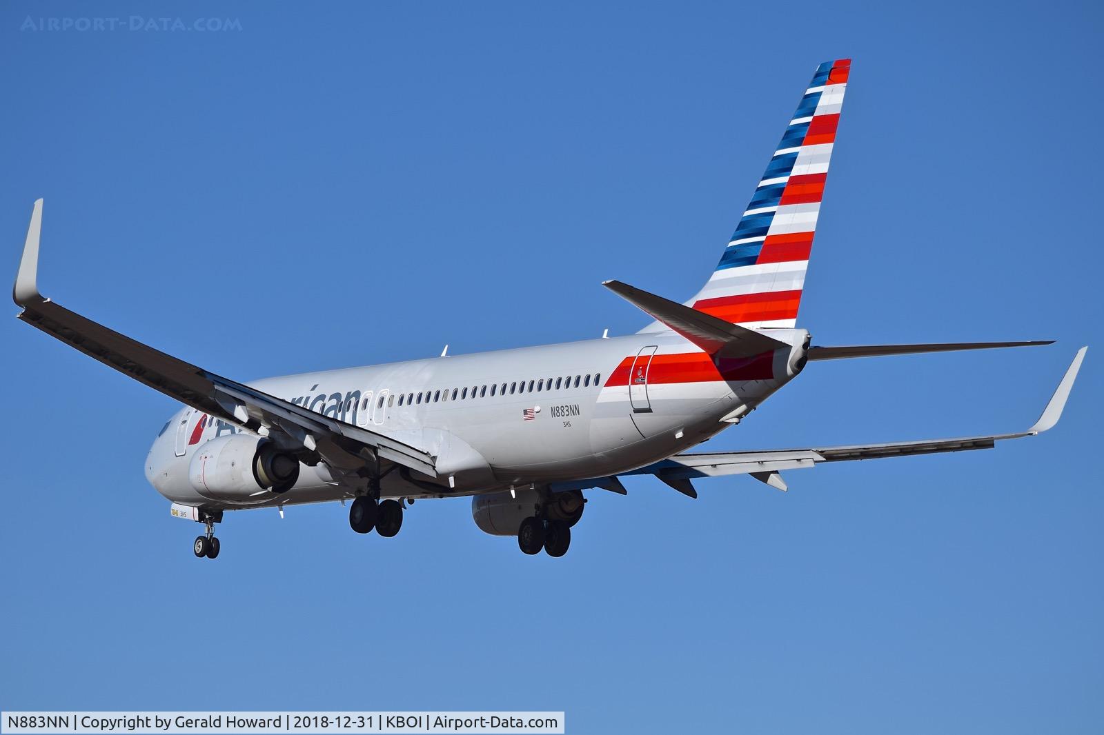 N883NN, 2010 Boeing 737-823 C/N 31137, Landing RWY 28R.