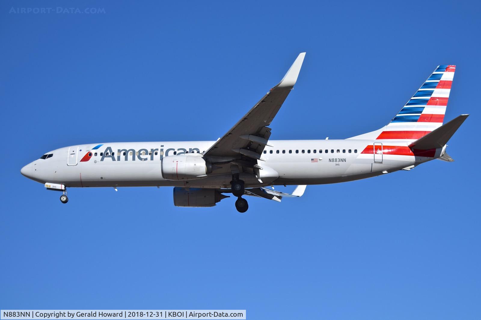 N883NN, 2010 Boeing 737-823 C/N 31137, Landing RWY 28R.