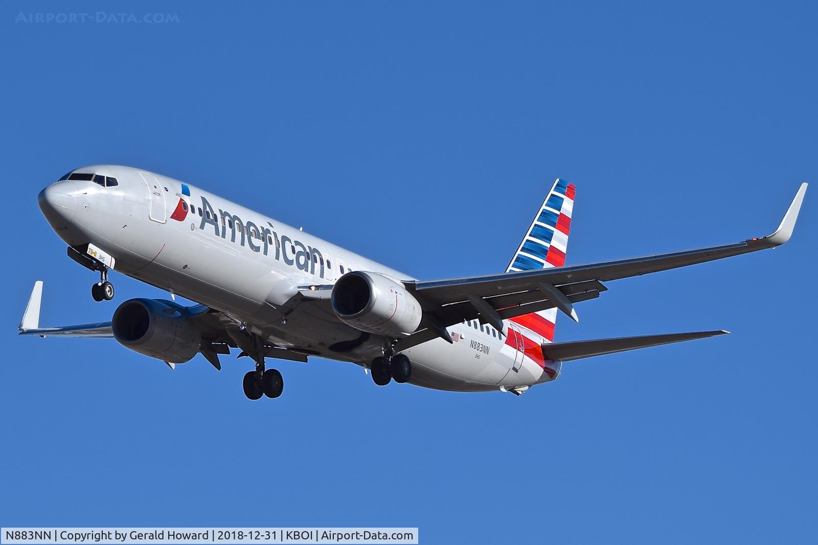 N883NN, 2010 Boeing 737-823 C/N 31137, Landing RWY 28R.