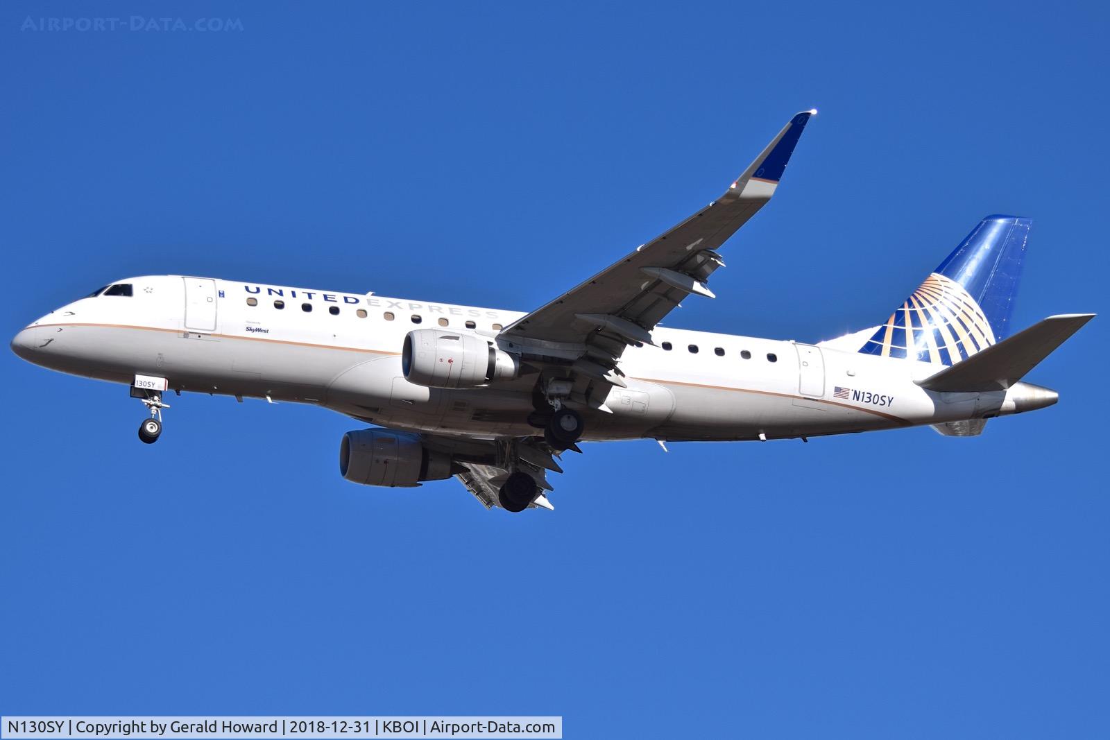 N130SY, 2015 Embraer 175LR (ERJ-170-200LR) C/N 17000449, Landing RWY 28R.