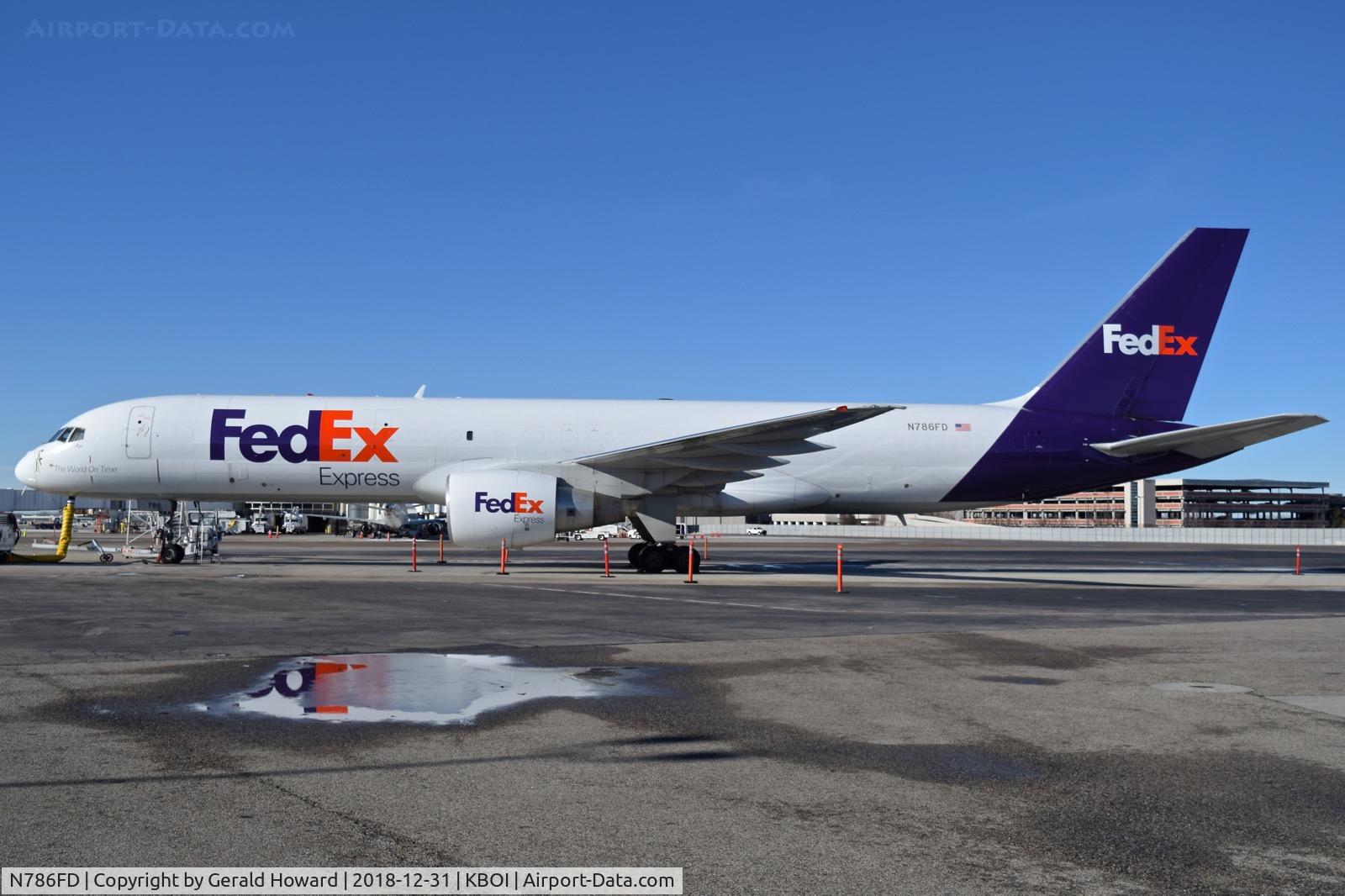 N786FD, 1991 Boeing 757-222F C/N 24995, Parked on the Fed Ex ramp.
