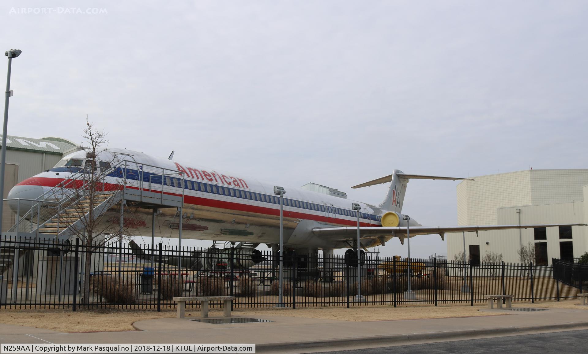 N259AA, 1985 McDonnell Douglas MD-82 (DC-9-82) C/N 49289, MD-82