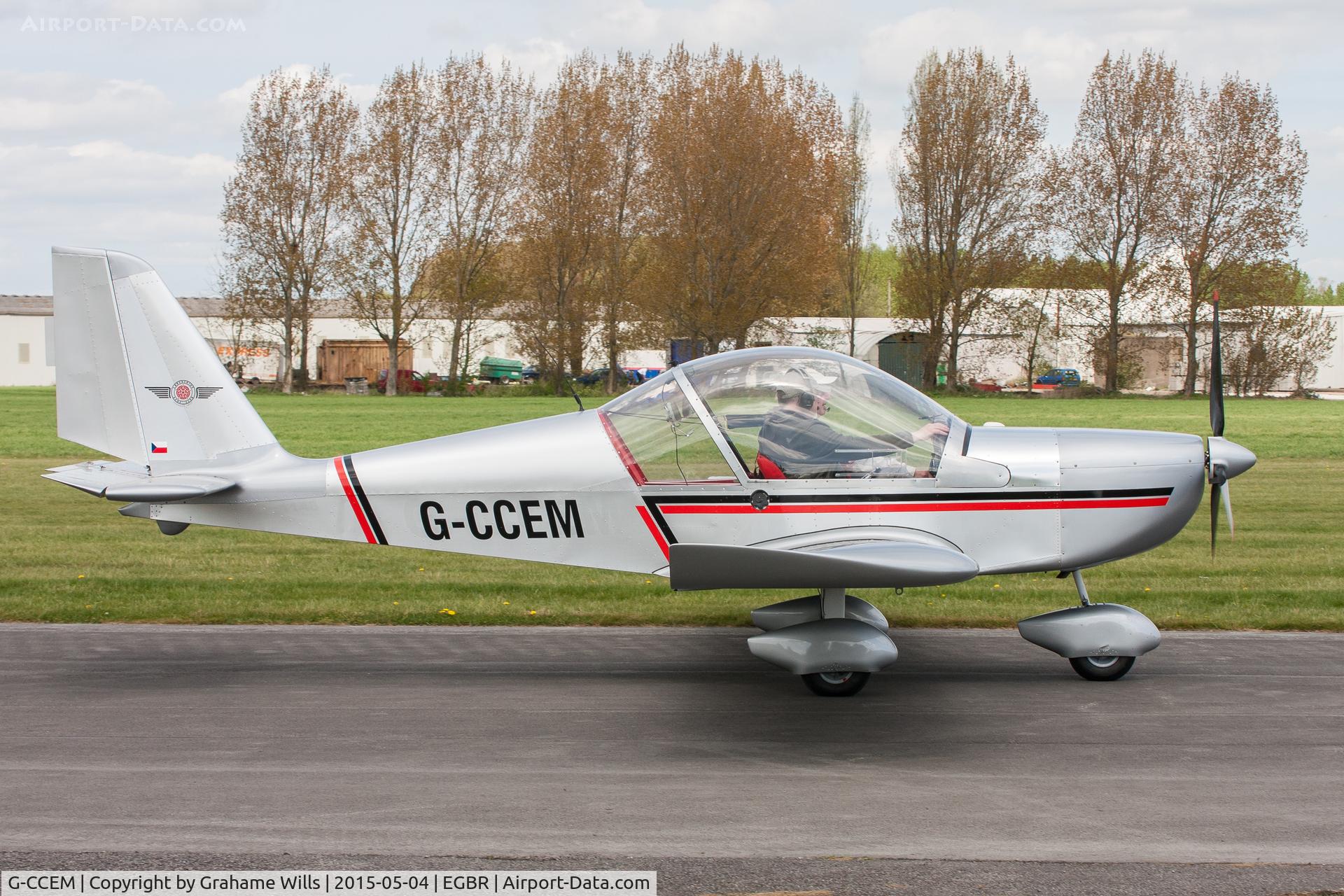 G-CCEM, 2003 Aerotechnik EV-97A Eurostar C/N PFA 315-13987, Aerotechnik EV-97A Eurostar G-CCEM Oxenhope Flying Group, Breighton 4/5/15
