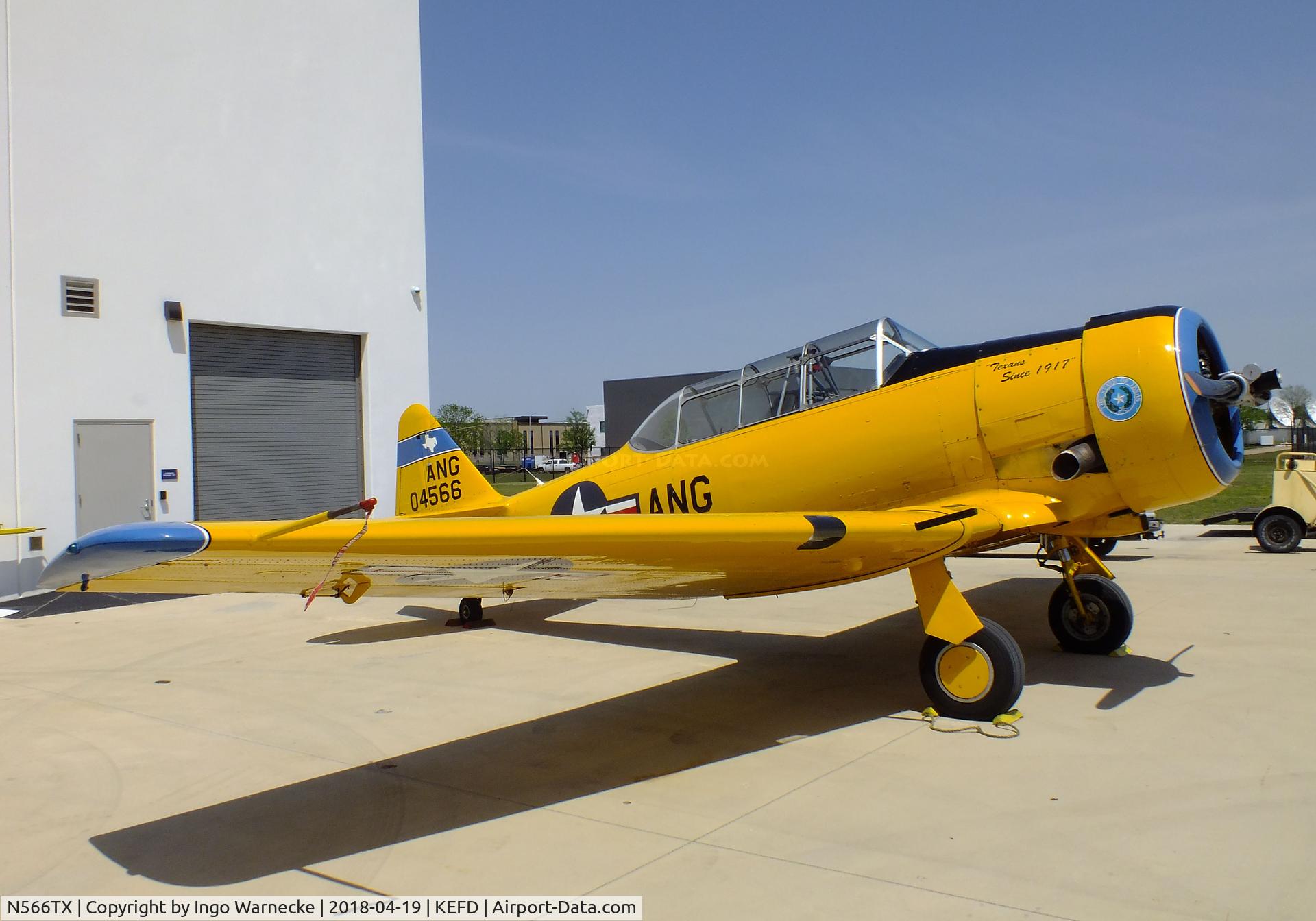 N566TX, North American SNJ-5 Texan C/N 85053, North American SNJ-5 Texan (AT-6) at the Lone Star Flight Museum, Houston TX