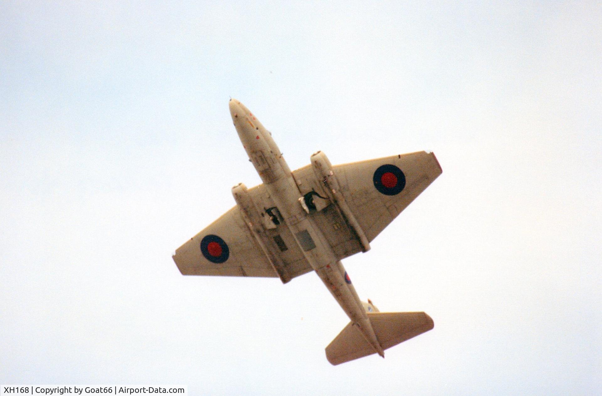 XH168, 1960 English Electric Canberra PR.9 C/N SH1732, Climbing out of RAF Fairford at the end of IAT 1989