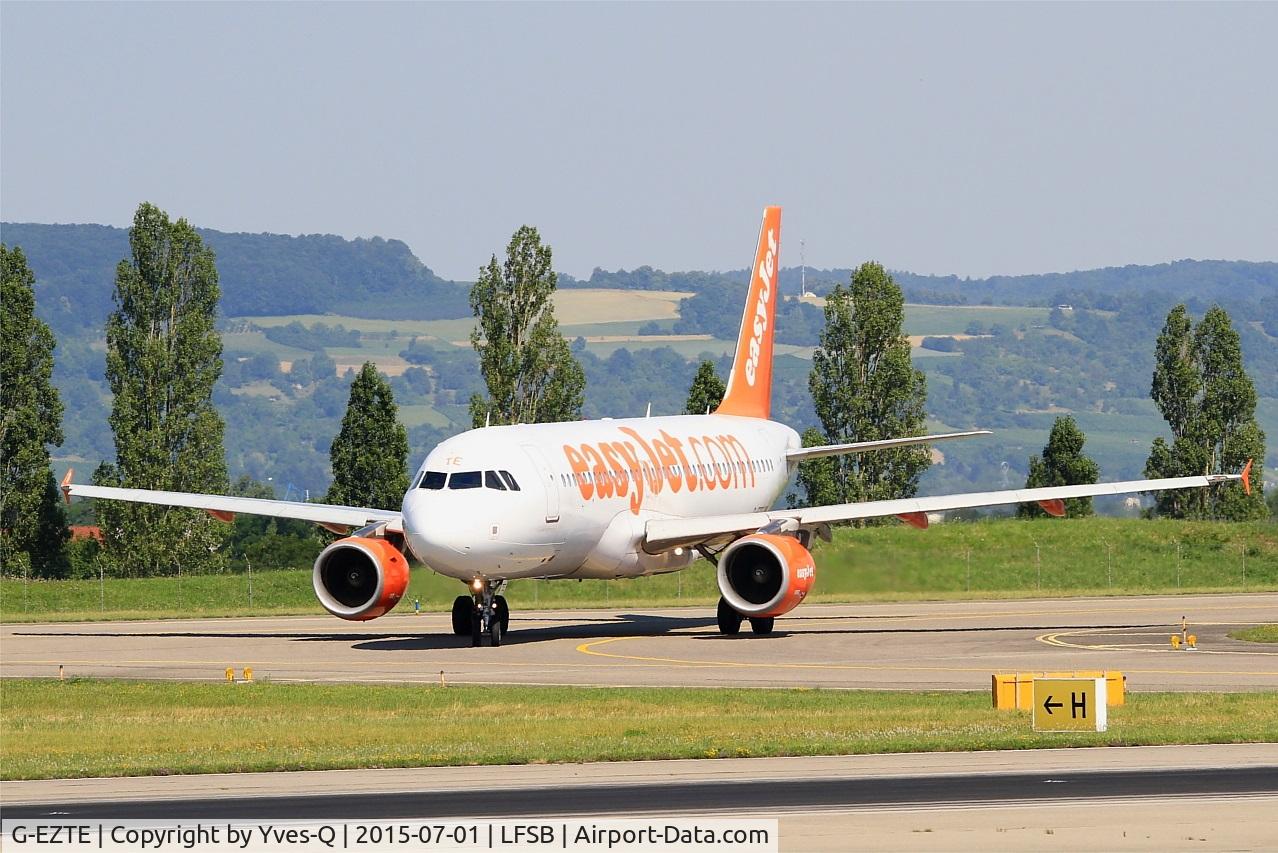 G-EZTE, 2009 Airbus A320-214 C/N 3913, Airbus A320-214, Taxiing to holding point rwy 15, Bâle-Mulhouse-Fribourg airport (LFSB-BSL)