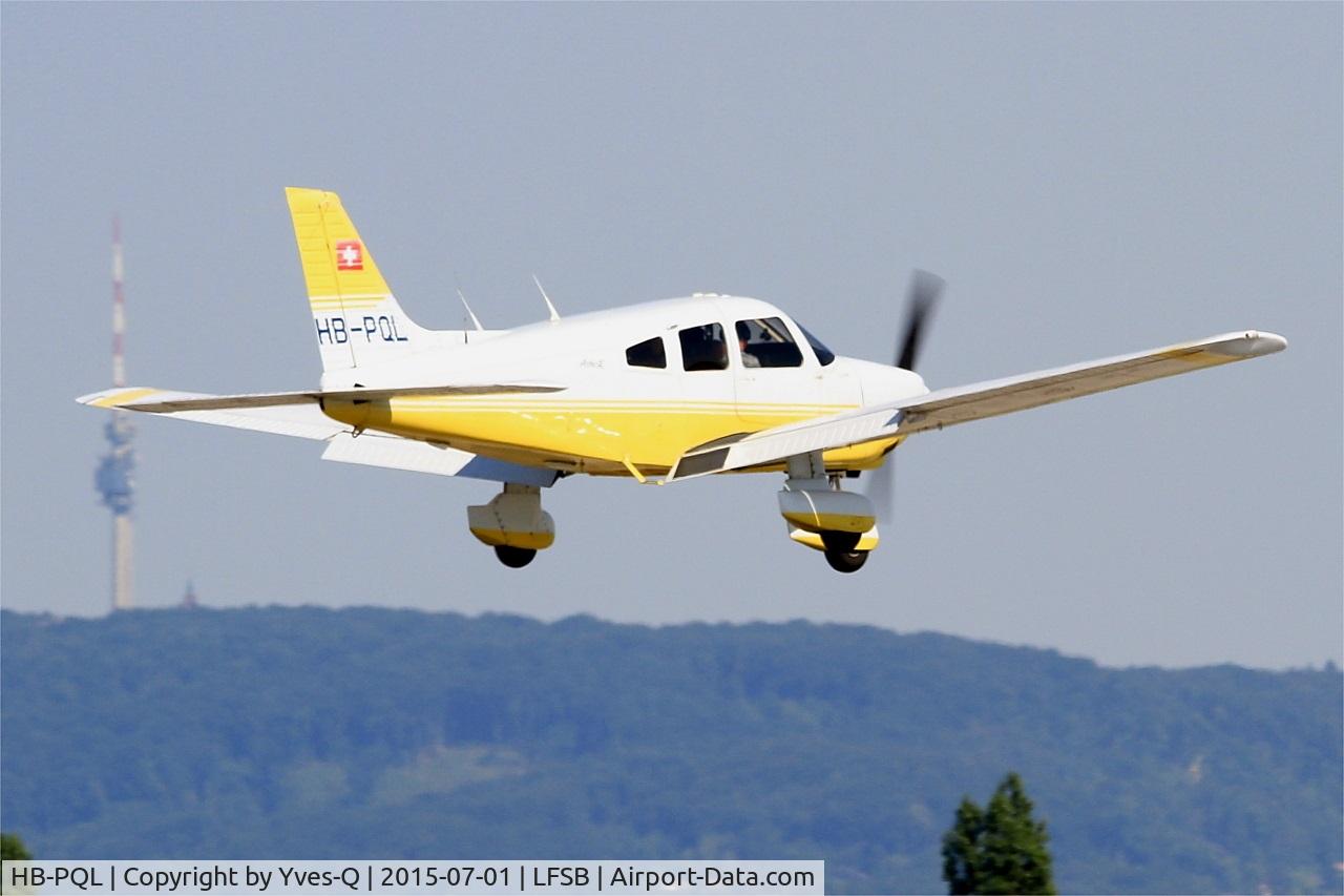 HB-PQL, 1989 Piper PA-28-181 Archer II C/N 2890121, Piper PA-28-181 Archer II, Landing rwy 15, Bâle-Mulhouse-Fribourg airport (LFSB-BSL)