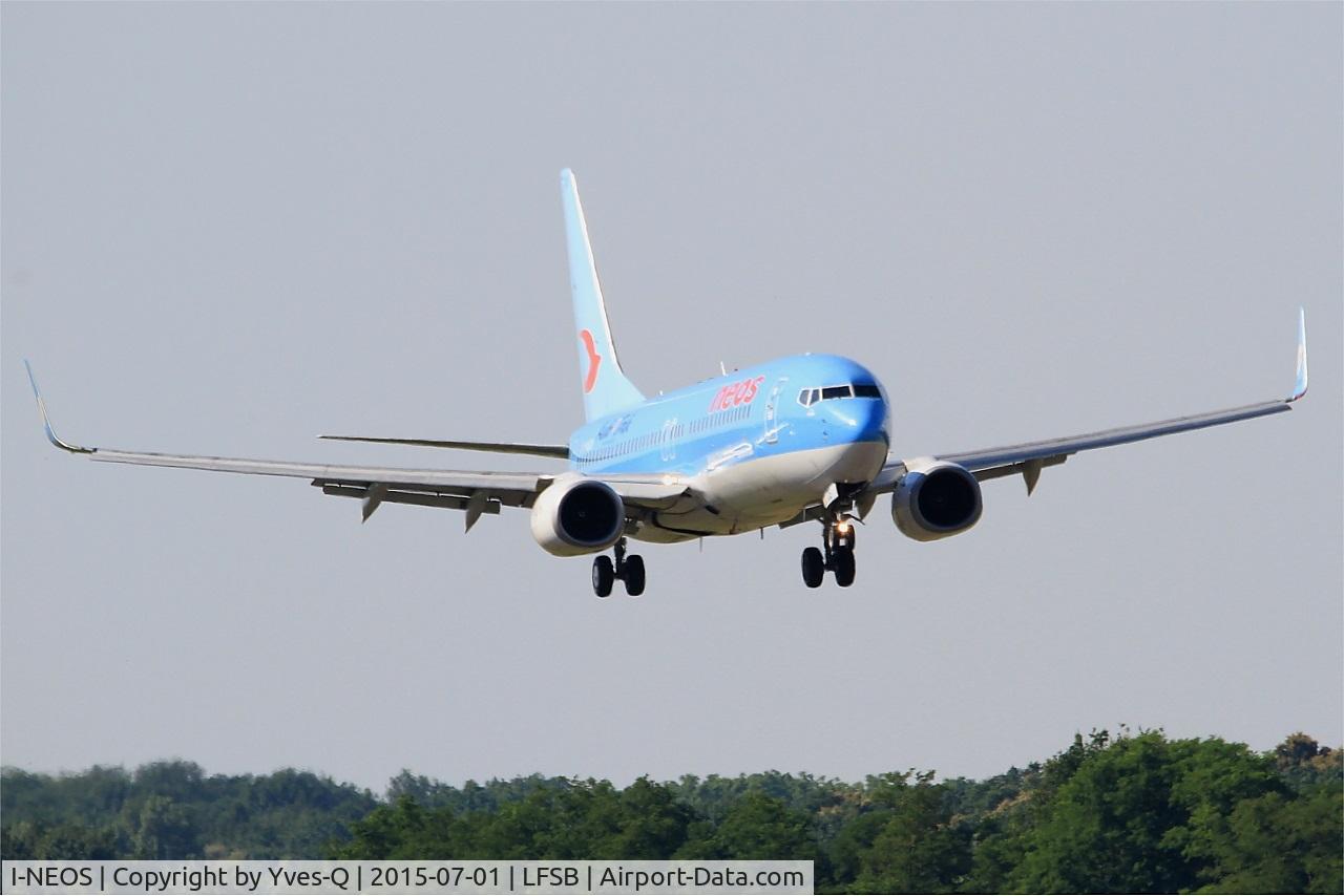I-NEOS, 2002 Boeing 737-86N C/N 32733, Boeing 737-86N, On final rwy 15, Bâle-Mulhouse-Fribourg airport (LFSB-BSL)