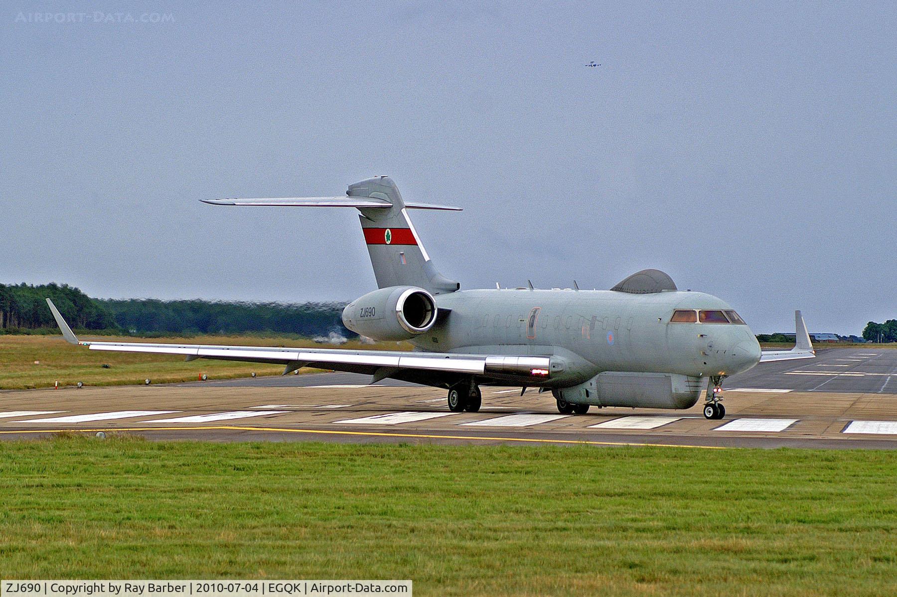 ZJ690, 2004 Bombardier BD-700-1A10 Sentinel R1 C/N 9107, ZJ690   Bombardier BD-700-1A10 Sentinel R.1 [9107] (Royal Air Force) RAF Kinloss~G 04/07/2010