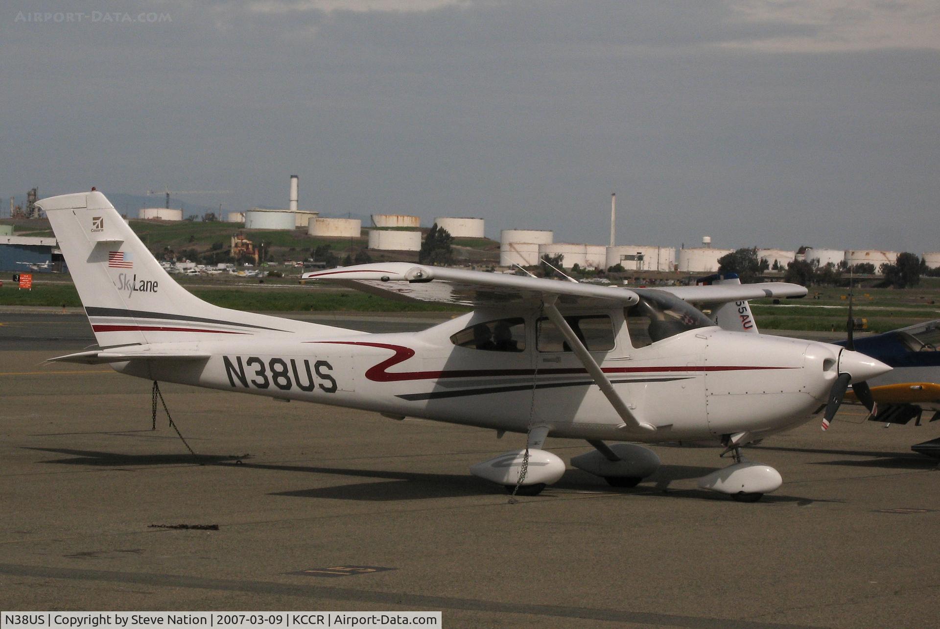 N38US, 2002 Cessna 182T Skylane C/N 18281173, 2002 Cessna 182T on Buchanan Field (Concord, CA) transient ramp