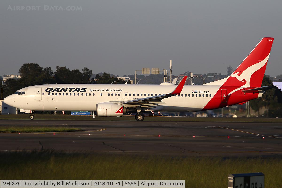 VH-XZC, 2012 Boeing 737-838 C/N 39361, rolling