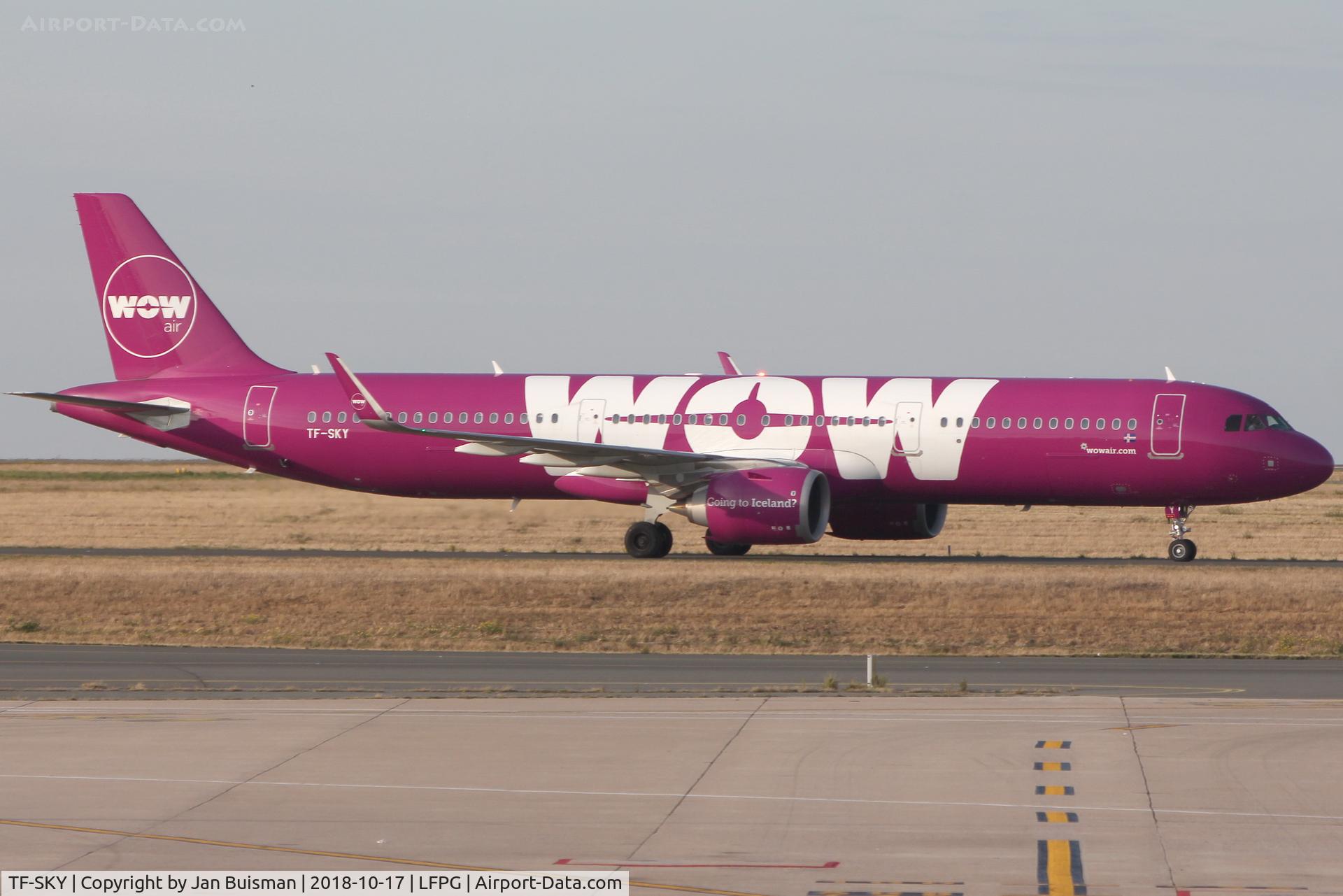 TF-SKY, 2017 Airbus A321-253N C/N 7694, WOW