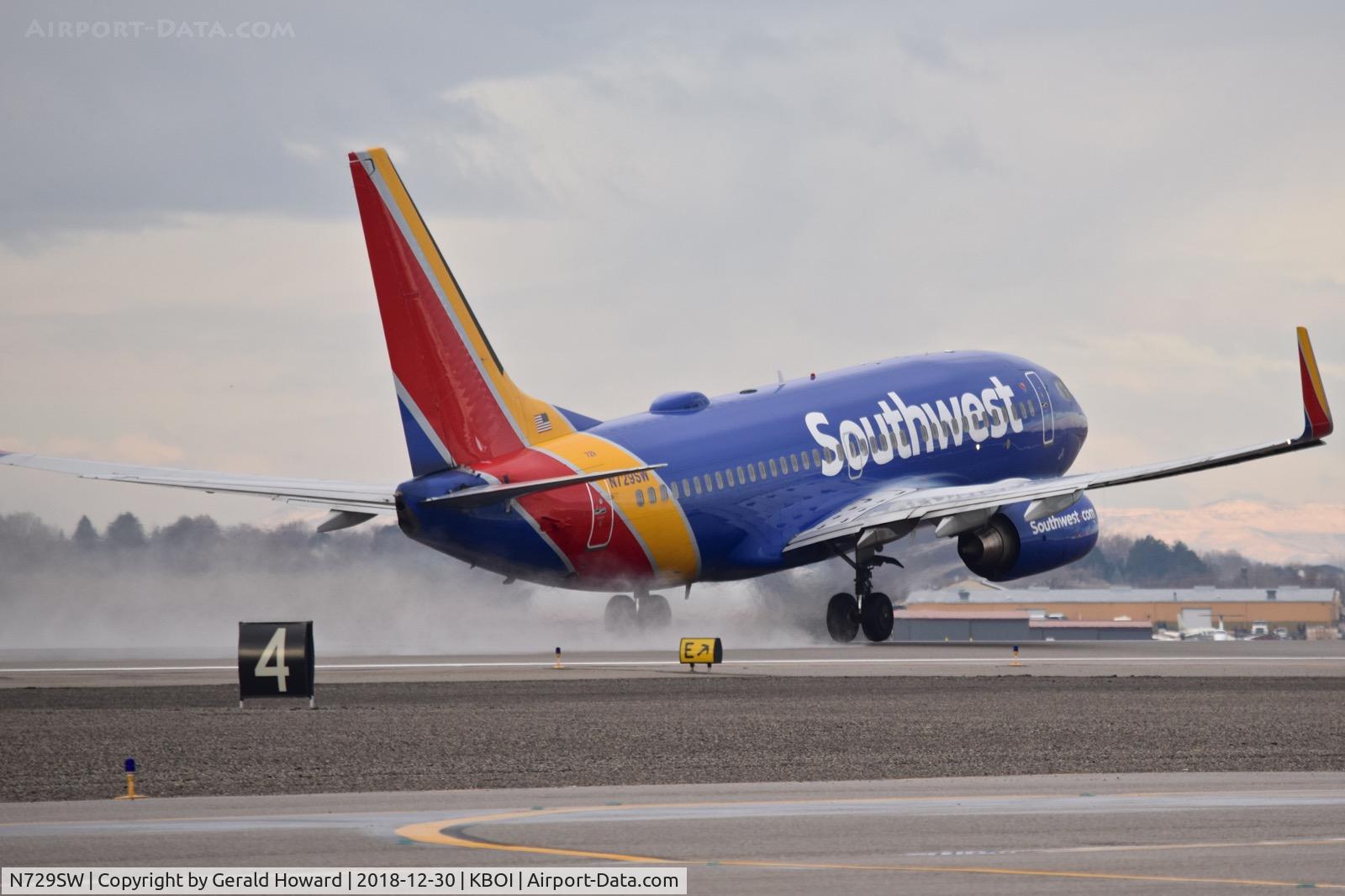 N729SW, 1999 Boeing 737-7H4 C/N 27861, Take off on RWY 28R.