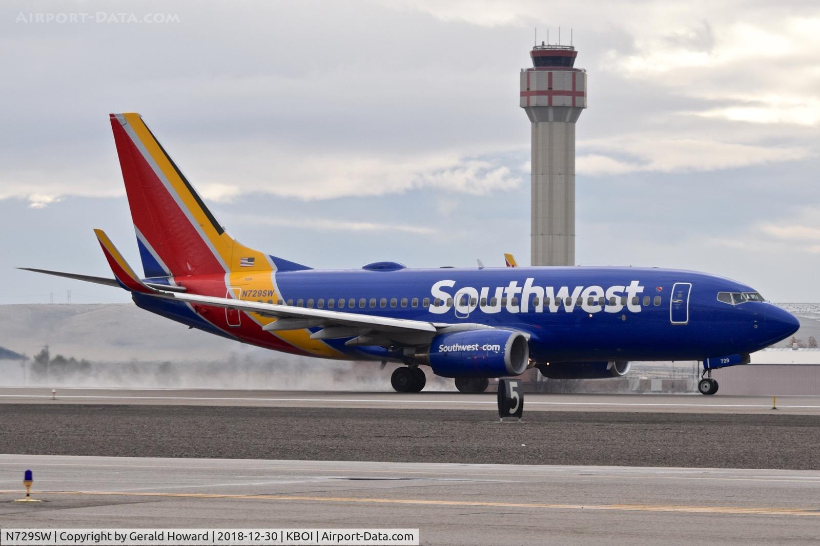 N729SW, 1999 Boeing 737-7H4 C/N 27861, Take off roll on RWY 28R.