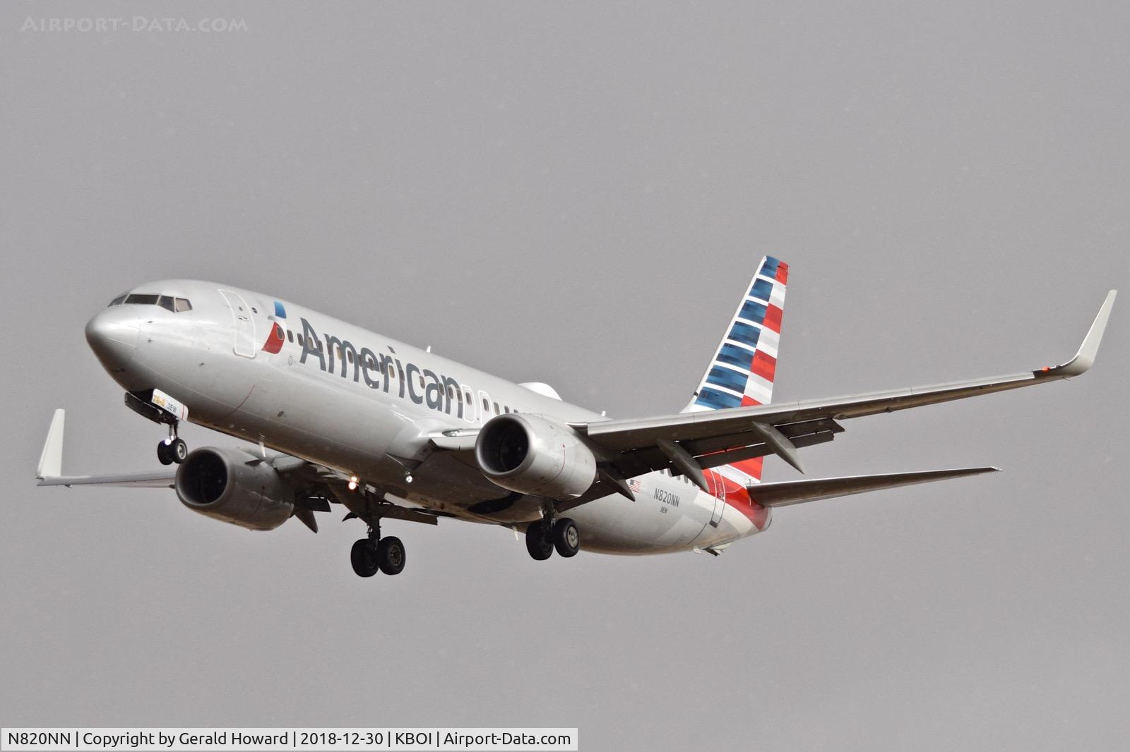 N820NN, 2009 Boeing 737-823 C/N 29559, Approach to RWY 28R.