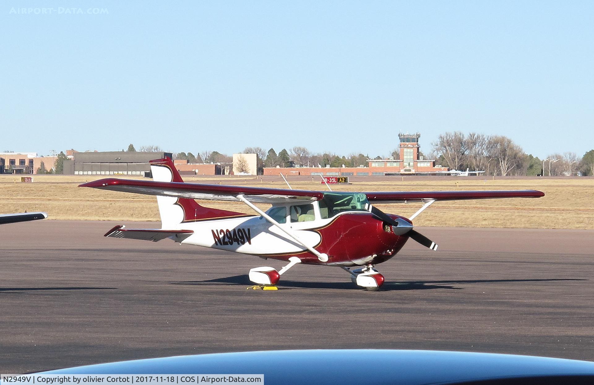 N2949V, 1977 Cessna R172K Hawk XP C/N R1722235, colorado Springs in winter