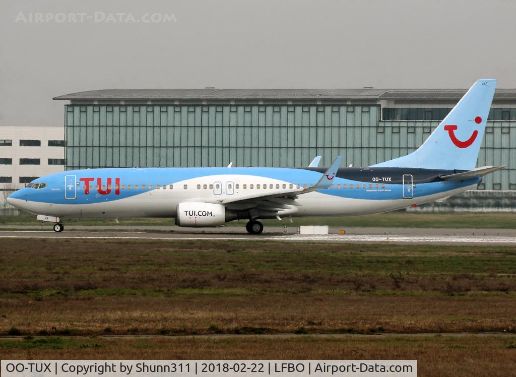OO-TUX, 2009 Boeing 737-86N C/N 35647, Ready for take off from rwy 32R