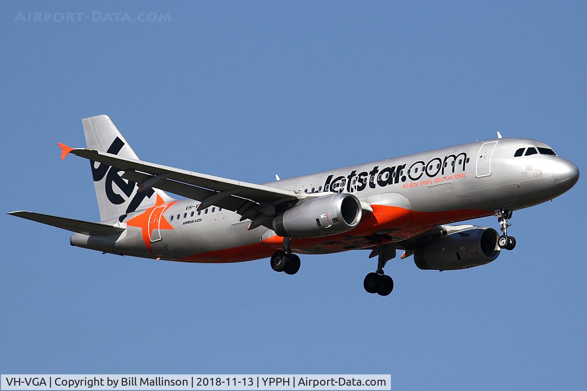 VH-VGA, 2011 Airbus A320-232 C/N 4899, finals