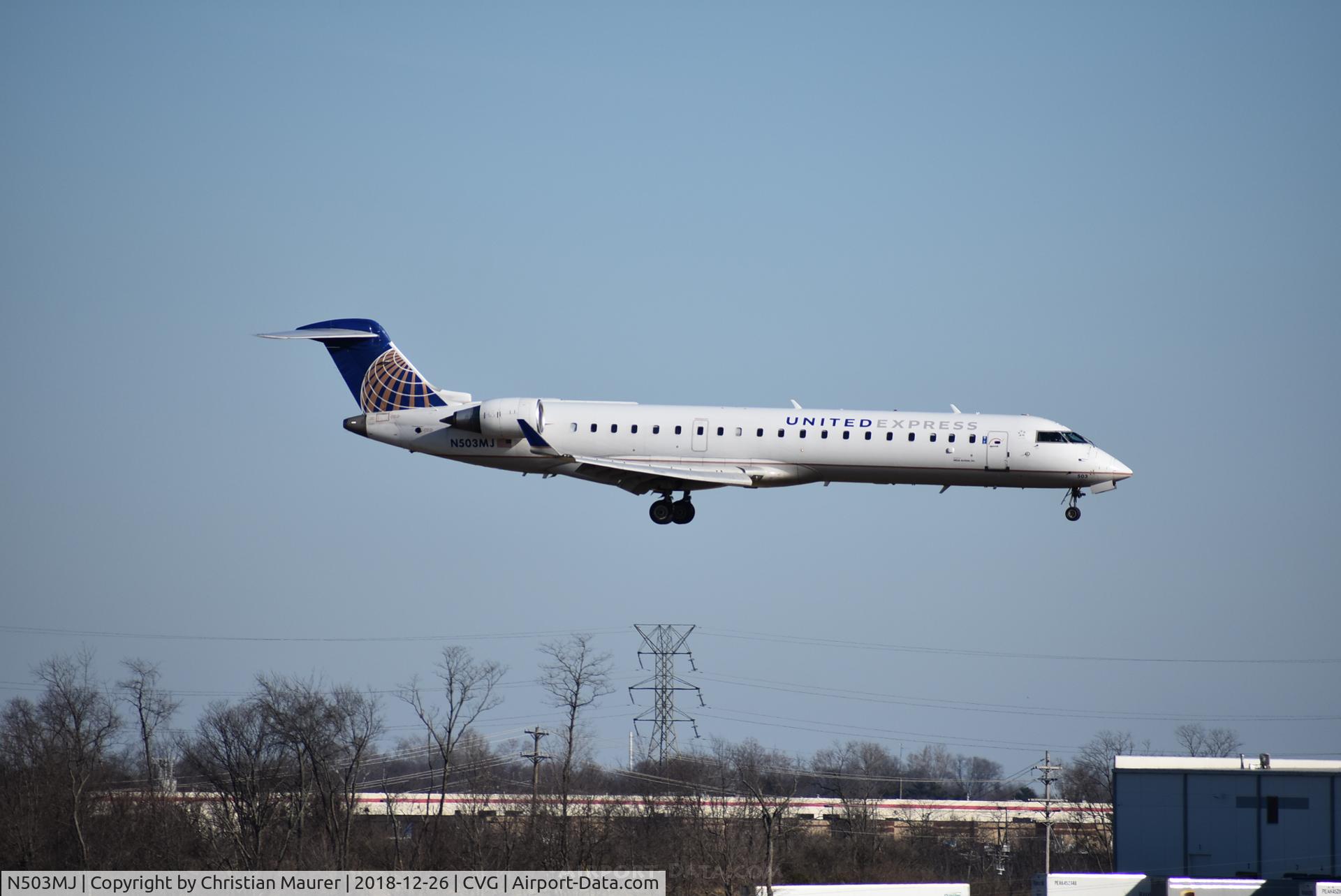 N503MJ, 2002 Bombardier CRJ-700 (CL-600-2C10) Regional Jet C/N 10058, Mesa Airlines CRJ-700 on final from Washington IAD