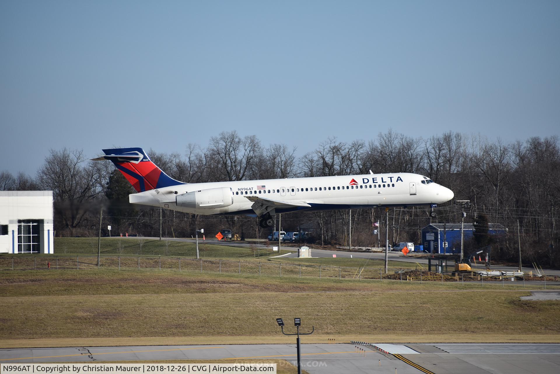N996AT, 2002 Boeing 717-200 C/N 55140, Delta 717-200 on Final