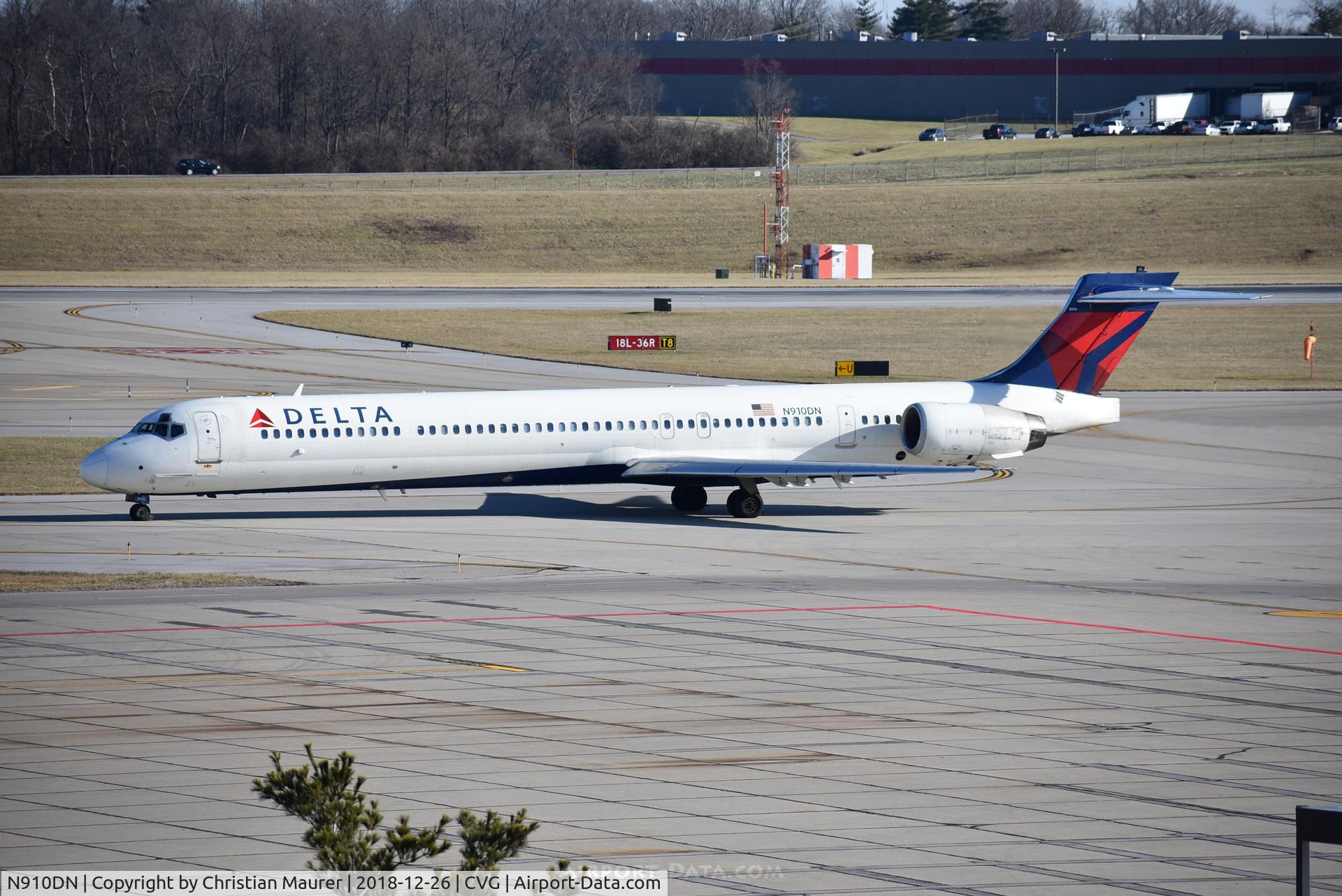 N910DN, 1995 McDonnell Douglas MD-90-30 C/N 53390, Mcdonell Douglas MD-90