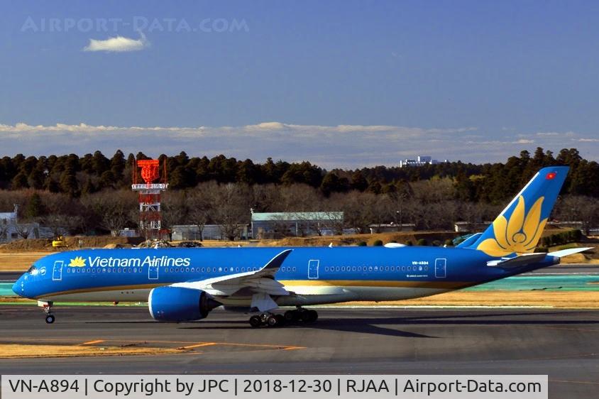 VN-A894, 2017 Airbus A350-941 C/N 0150, Taxi to TO
