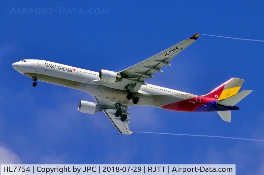 HL7754, 2007 Airbus A330-323X C/N 845, On approach to Haneda