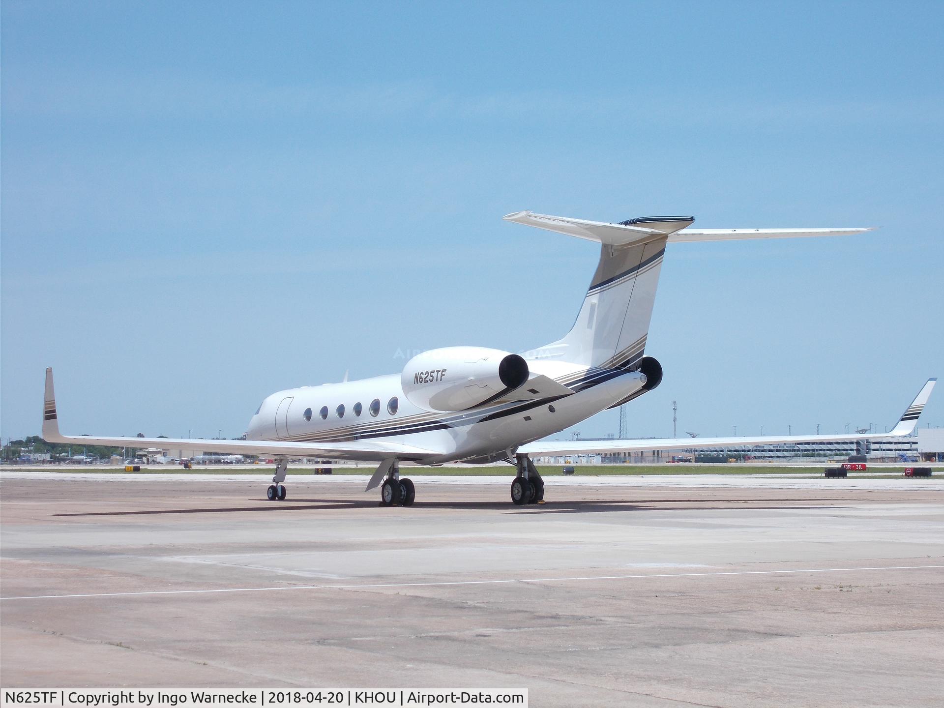 N625TF, 1998 Gulfstream Aerospace G-V C/N 547, Gulfstream Aerospace G V at William P. Hobby airport, Houston TX