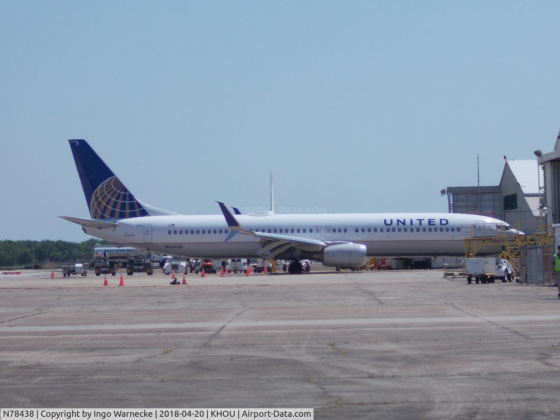 N78438, 2009 Boeing 737-924/ER C/N 33533, Boeing 737-924 ER of United Airlines at William P. Hobby airport, Houston TX
