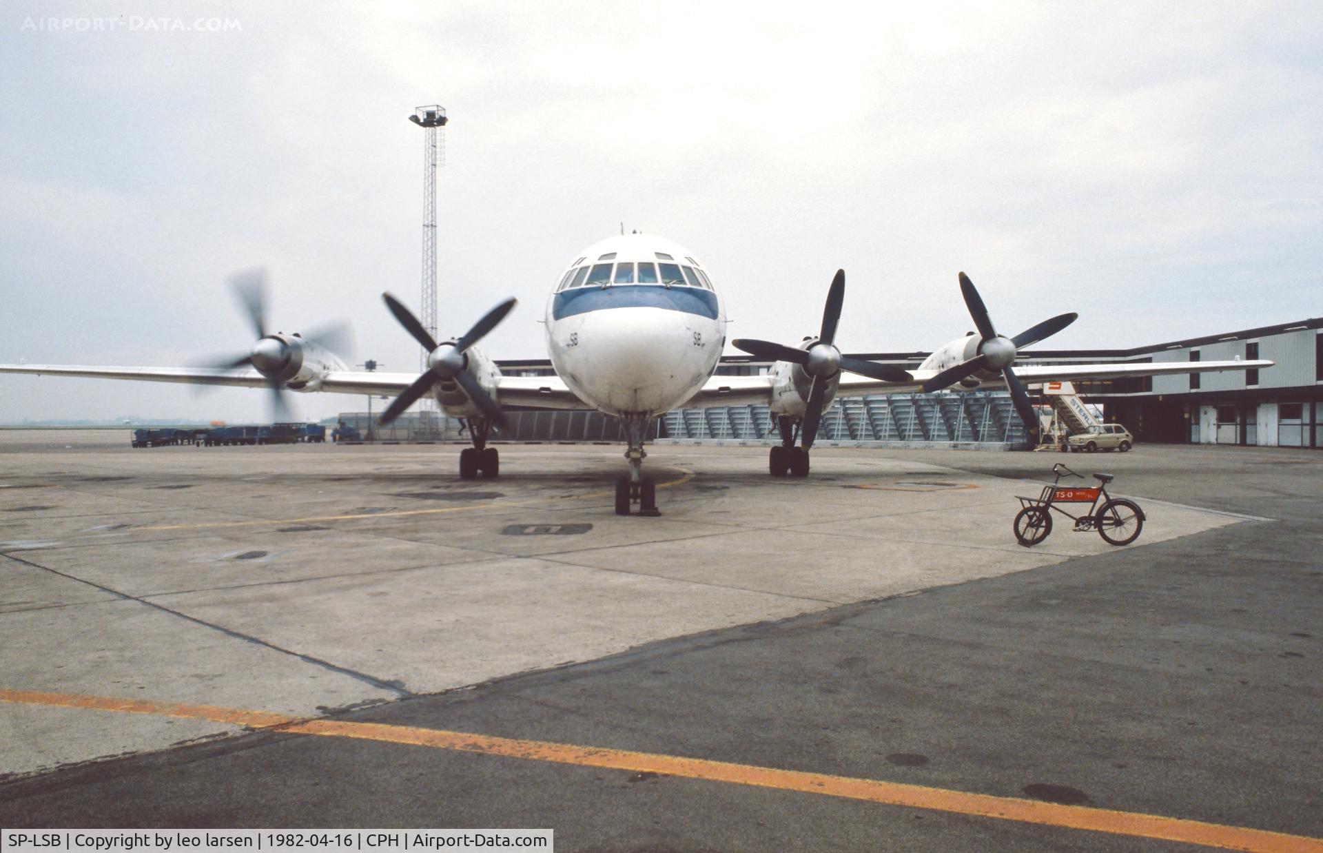 SP-LSB, 1961 Ilyushin IL-18V C/N 180 00 24 04, Copenhagen 16.4.1982 Starting up eng.
