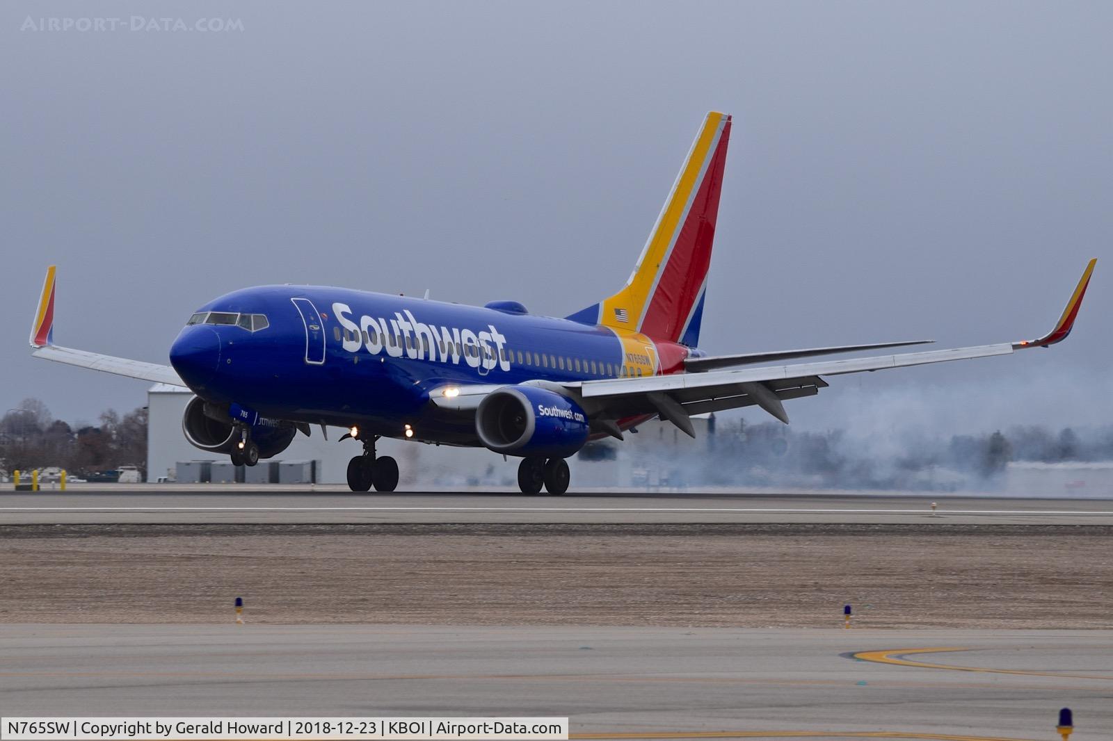 N765SW, 2000 Boeing 737-7H4 C/N 29805, Landing RWY 10L.