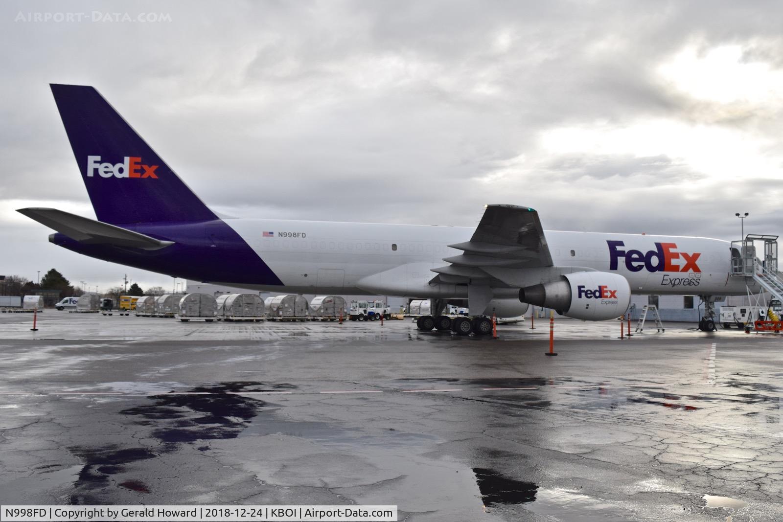 N998FD, 1990 Boeing 757-230 C/N 24747, Parked on the Fed Ex ramp.